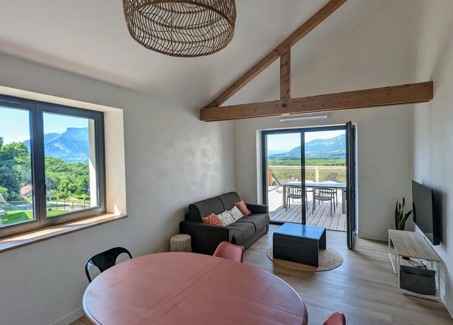 Appartement T3 Neuf Au Calme Avec Vue Sur Les Montagnes à Chanaz