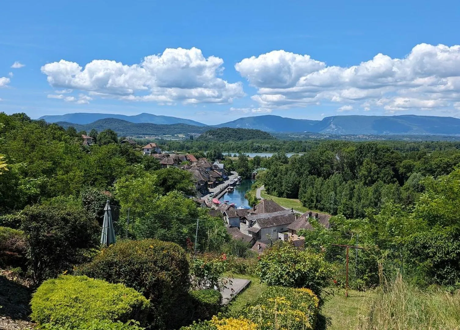 Appartement T3 Neuf Au Calme Avec Vue Sur Les Montagnes à Chanaz