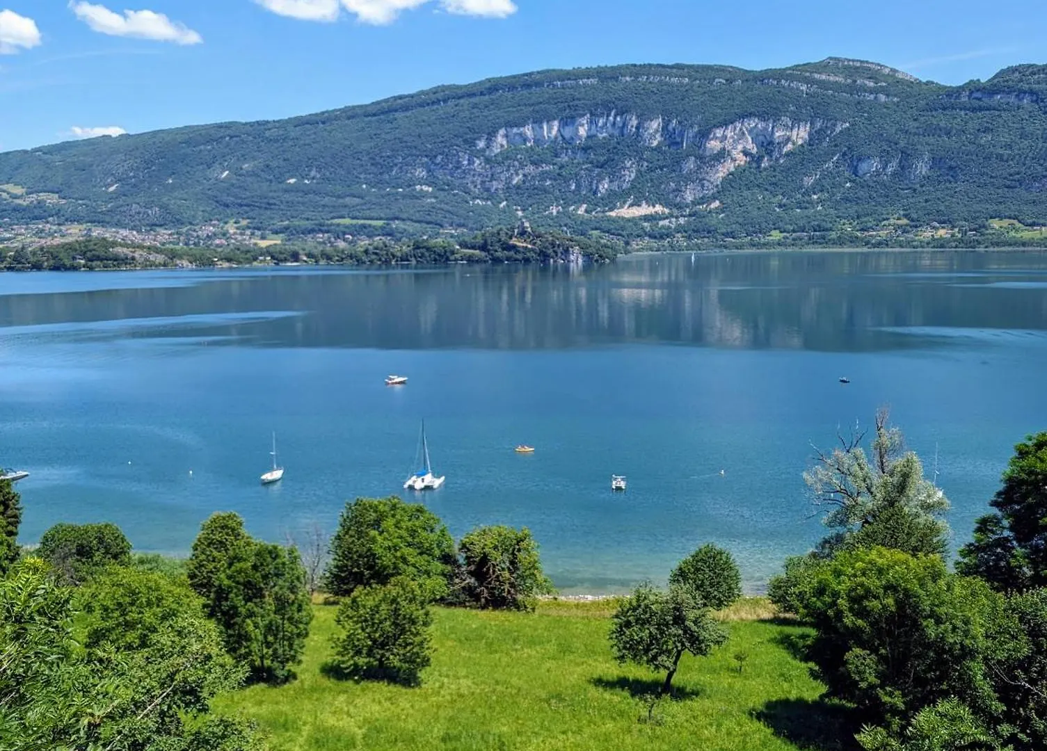 Appartement T3 Neuf Au Calme Avec Vue Sur Les Montagnes à Chanaz France